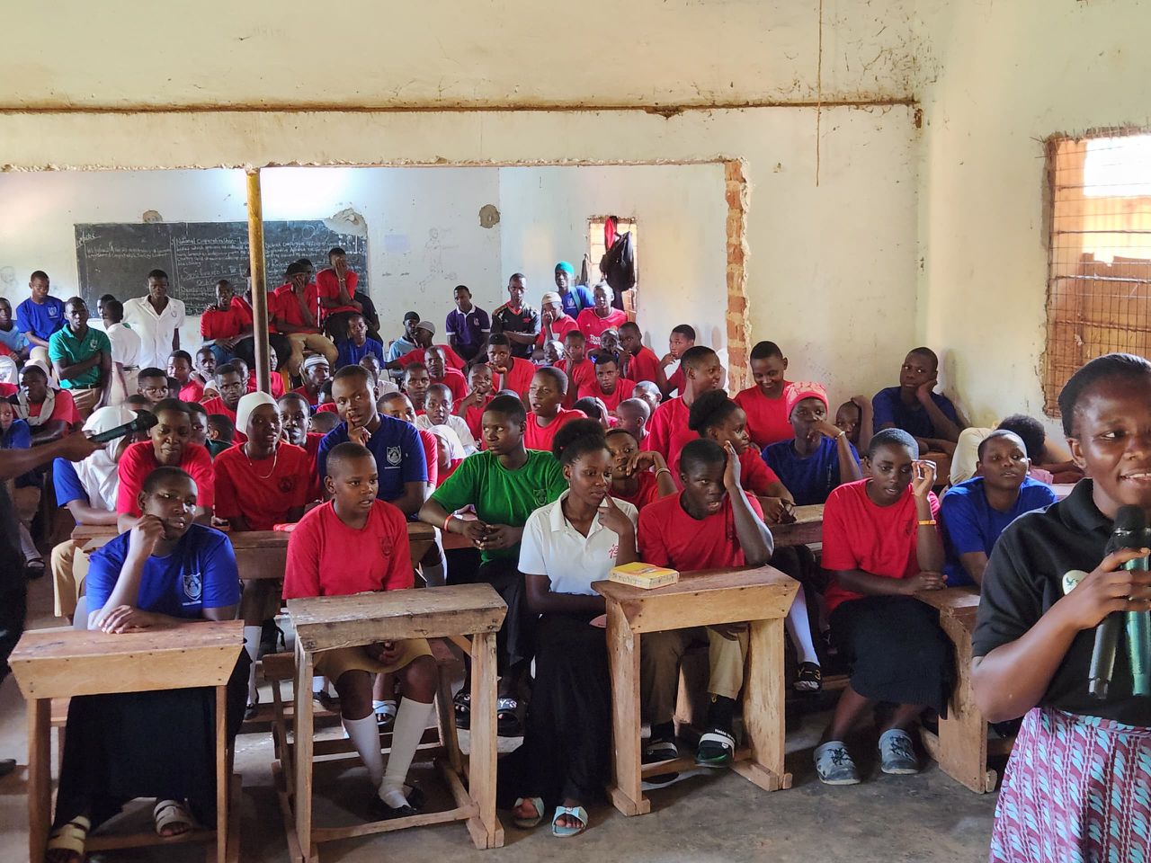 Bible Union students participating in worship and mentorship