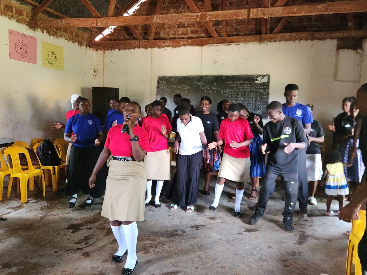 Students worshiping during a Pillars Bible Union activity